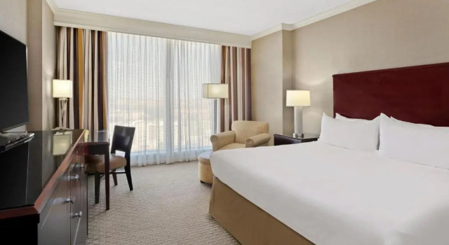 Номер Standard Renaissance Dallas North Hotel