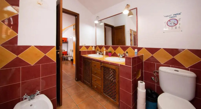 Кровать в общем номере La Tortuga Hostel