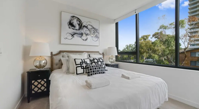 New Luxury Apartment Walking to Shops & Cinema