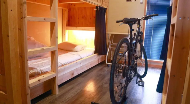 Bett im Wohnheim HOSTEL Co-EDO