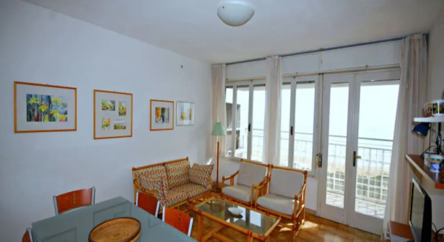 Апартаменты с 2 комнатами с балконом и с видом на океан Seafront Flat With Amazing View