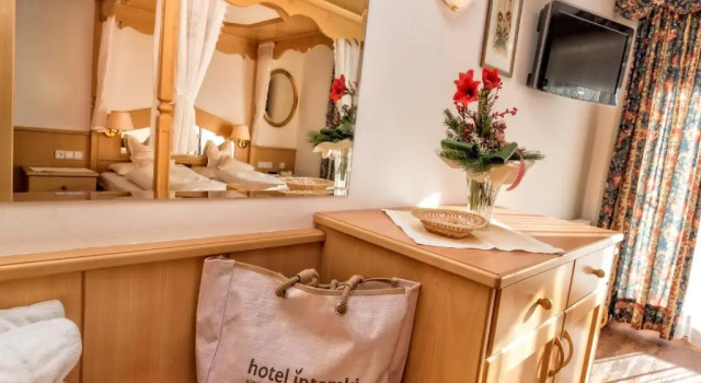 Hotel Interski, Забронировать Отель Отели Санта-Кристина-Вальгардена с парковкой, рядом с Parallel, Парковка