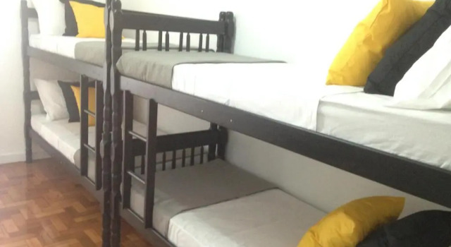 Кровать в общем номере Méier House
