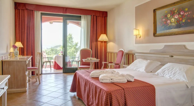 Двухместный номер Deluxe с балконом Hotel SantaMaria Langhe