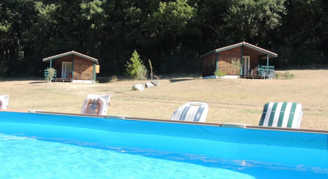 Chalet With 2 Bedrooms in Les Tourettes, With Pool Access and Enclosed, Book Chalet Sommerhuse i Drôme Provençale, Hytte