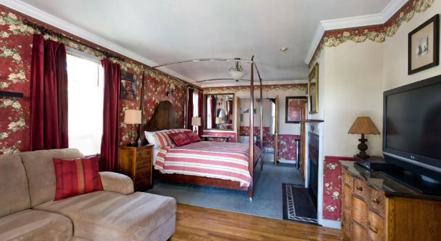 The Reynolds Mansion