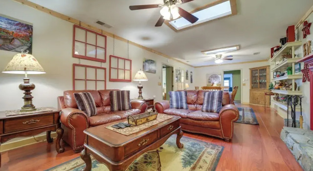 'campbell Retreat' in Maggie Valley w/ Deck!