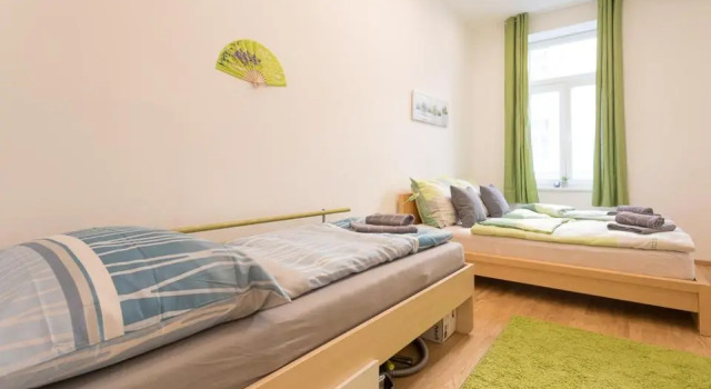 Bright Red Heart Apartment in Leopoldstadt, Rezerwuj Apartament Hotele w Wiedeń z parkingiem, Parking