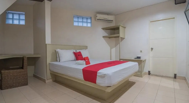 Двухместный номер Standard RedDoorz plus near Museum Geologi Bandung