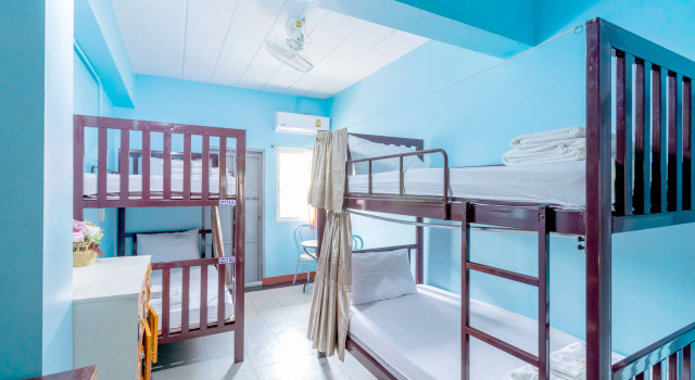 Кровать в общем номере Hatyai Dee Hostel