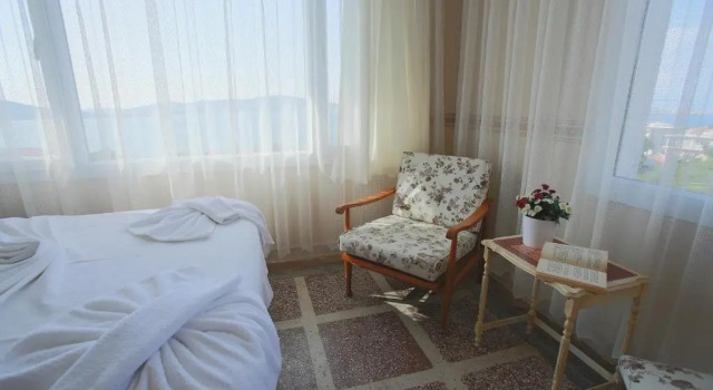 Одноместный номер Economy с балконом и с красивым видом из окна Tunc Hotel