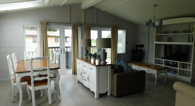 Beautiful 2-bed Lodge in Bury St Edmunds, Забронировать Дом для отпуска Бери-Сент-Эдмундс Суффолк