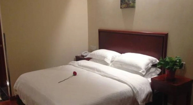 GreenTree Inn AnHui FuYang YingShang ZhongShan Road Express Hotel, Book Hotel Fuyang Anhui