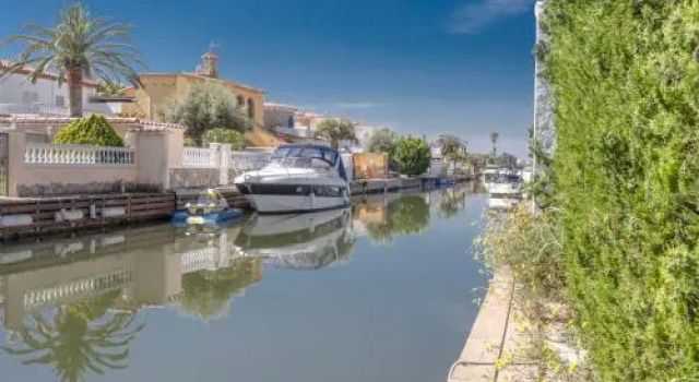 Holiday Home Falconera 33b, Забронировать Отель Отели Alt Empordà с парковкой, Парковка