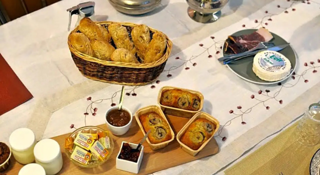 Chambres d'hôtes La Source du Vallon, 予約 ホテル サル ラ スルス Aveyron