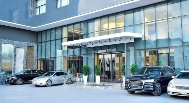 3pple M Continental Hotel & Suites, Rezerwuj Hotel Lekki Phase 1 