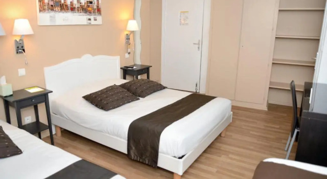 Четырёхместный номер Standard EtC...Hôtel - Strasbourg Hyper Centre