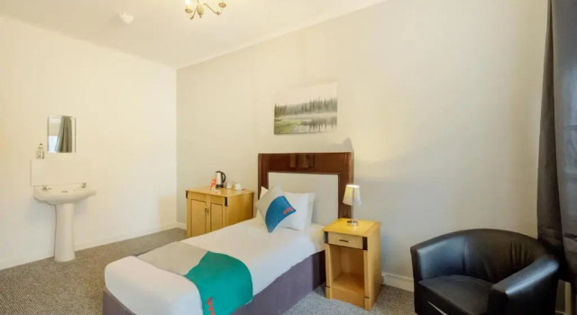 Номер Standard OYO Eastbank Hotel