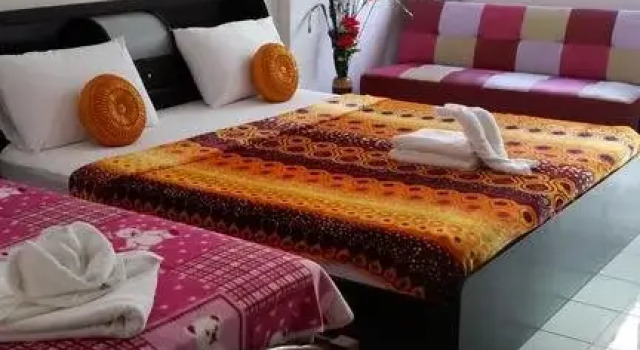 Lee Guesthouse And Massage