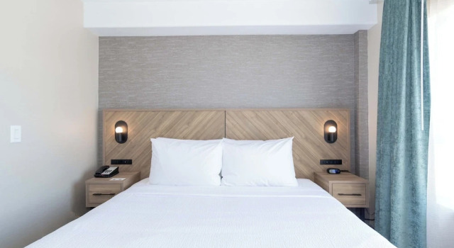 Люкс Standard Sandman Hotel & Suites Regina