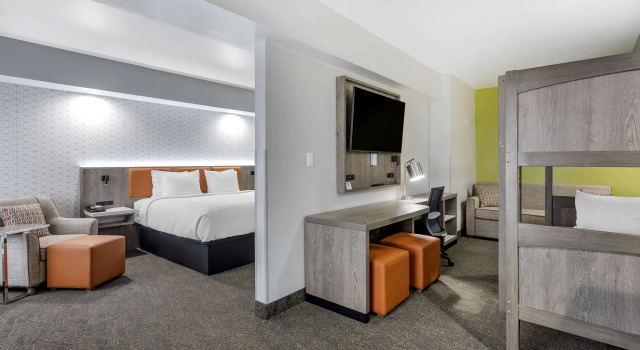 Четырёхместный люкс с балконом Best Western Plus Apple Valley Lodge Pigeon Forge