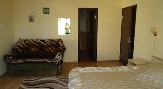 Na Belih Akatsiy Guest House