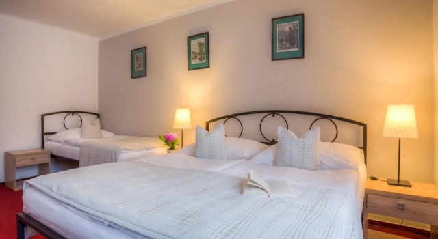 Penzion Obora, Book Hotel Hoteller i Podebrady med parkering, Parkering