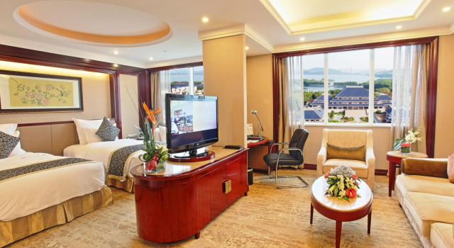 Двухместный люкс Deluxe Chutian Guangdong International Hotel