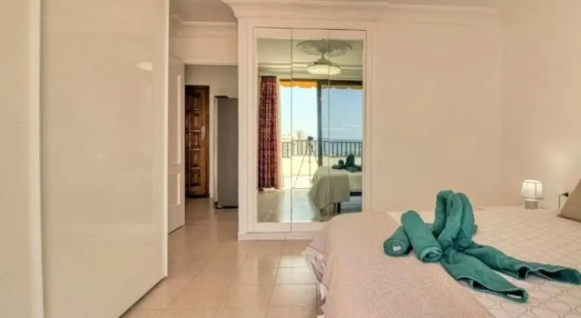 Apartment in Adeje Near Playa Fanabe, Забронировать Апартаменты/квартира Отели Адехе с парковкой, рядом с Пляж Ла-Пинта, Парковка