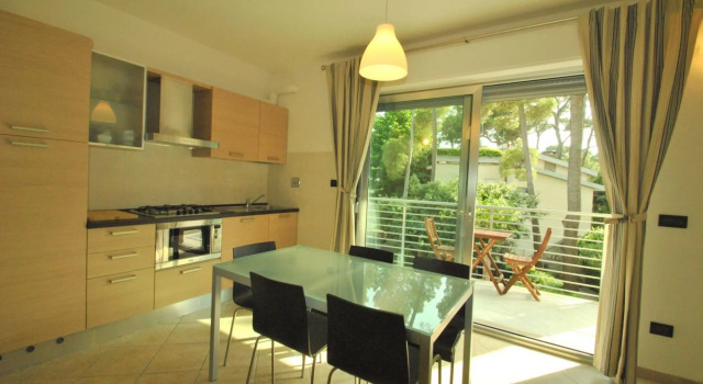 In vacation residence, mt. 50  from the sea, apartment on the 1st floor with terrace, 3 beds. Reserv-Venus- Bilocale Mare
