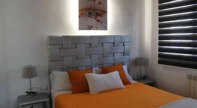 Apartment in the City of Olot Penthouse, Buchen Sie Ferienwohnung Olot Garrotxa