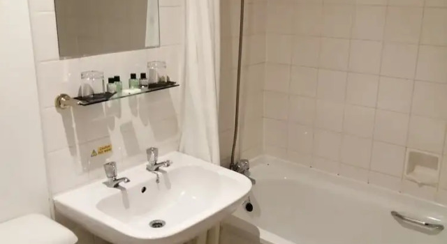 Номер Economy Eight Acres Hotel