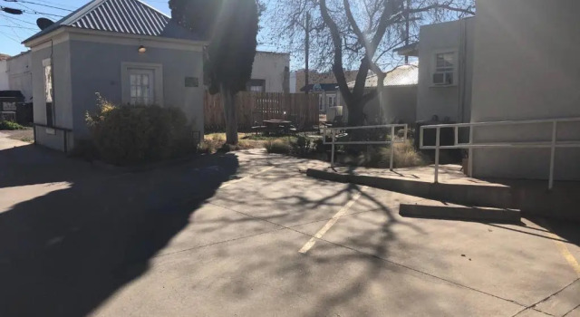 Люкс Dragonfly Cottage 1 of 5 listings downtown