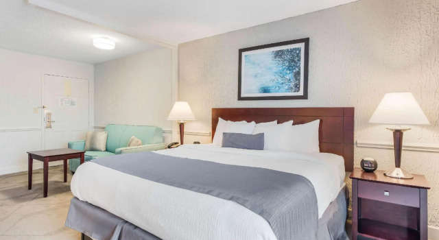 Люкс The Blu Hotel Blue Ash Cincinnati, an Ascend Collection Hotel