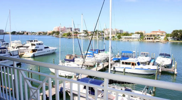 Четырёхместный номер Standard с видом на залив Chart House Suites on Clearwater Bay