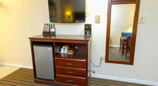 Четырёхместный номер Deluxe SureStay by Best Western Fresno Central