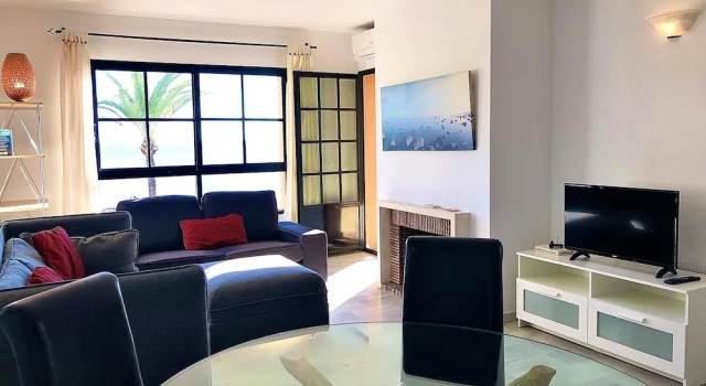 Doña Lola Claudia Beachfront Apartment CS197