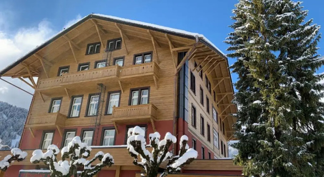 Sporthotel Wildstrubel, Buchen Sie Hotel Hotels in Lenk mit Parkplatz, in der Nähe von Walleg, Parkplätze