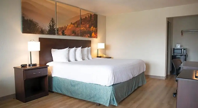 Номер Standard Days Inn by Wyndham Waynesboro