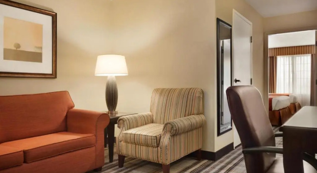 Четырёхместный люкс c 1 комнатой Country Inn & Suites by Radisson, Lexington, VA