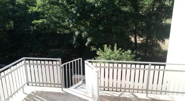 Коттедж c 1 комнатой Charmante petite maison en pierre, avec accès autonome