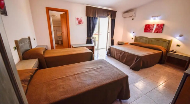 Четырёхместный номер Standard Hotel La Villa