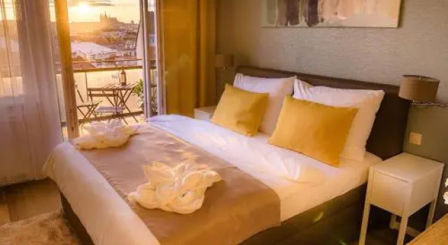 Pretty Woman's Studio with TERRACE & Air Condition, Забронировать Отель Отели Праги 4 звезды, рядом с Mozart Dinner Prague, 4*