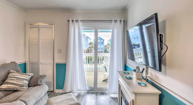 Walk to Ocean: Surfside Beach Condo w/ Pool Access, Забронировать Апартаменты/квартира Апартаменты Южной Каролины, Апартаменты/квартира