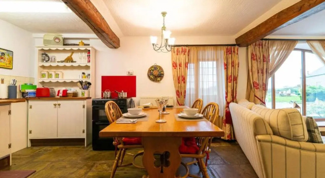 Beautiful Luxury Cottage on Lake Side, England, Varaa Lomakoti Endon Staffordshire