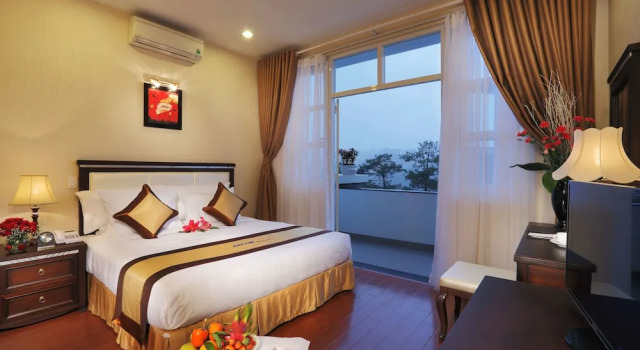 Номер Deluxe SAM Tuyen Lam Golf & Resorts