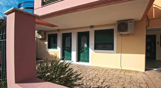 Khouses II, Забронировать Отель Лефкада 