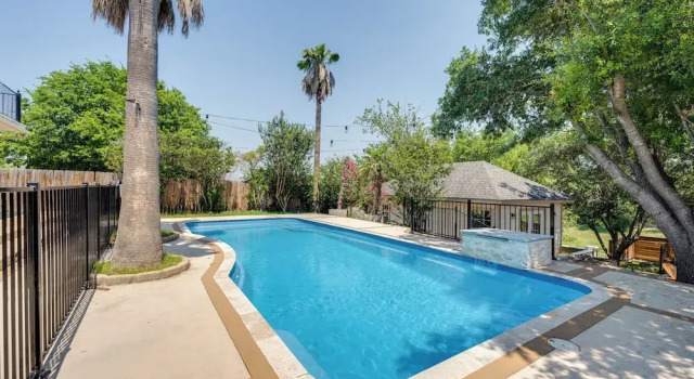 Luxe San Antonio Vacation Rental w/ Private Pool!, Buchen Sie Hotel San Antonio Bexar County