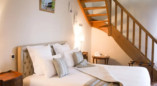 Chambres d'Hôtes Le Clos du Phare, Book Hotel  