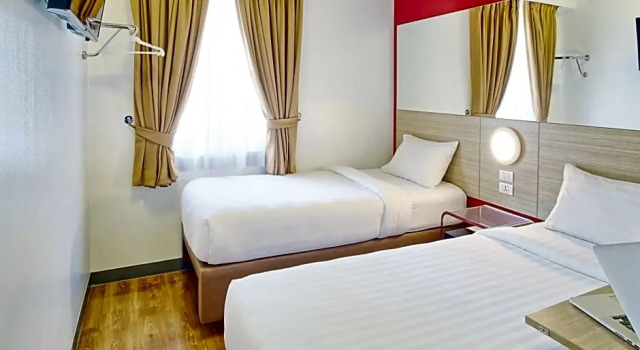 Номер Standard Red Planet Makati Amorsolo